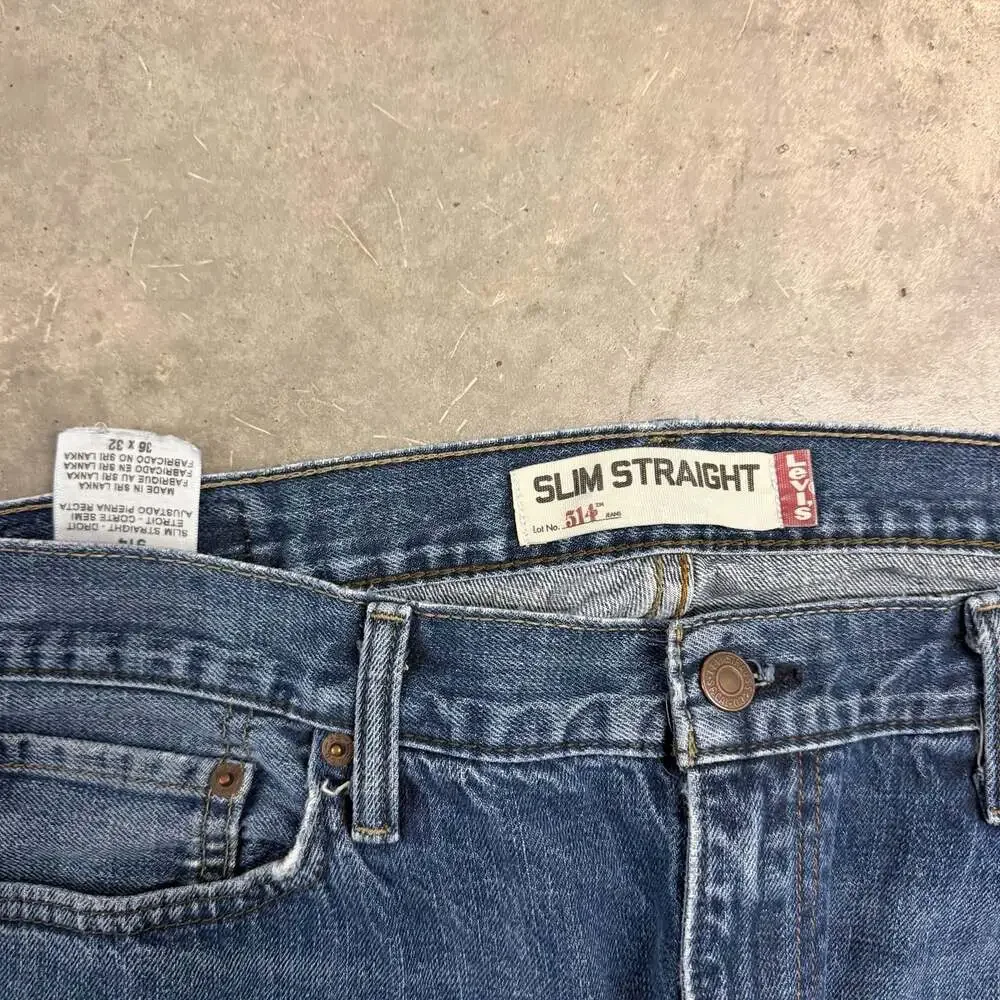 Vintage 2000’s Levi’s 514 Denim Jeans